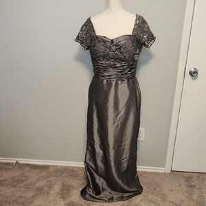 Anny Lee Silver Gown with Sweetheart Neckline and Flutter Cap Sleeves